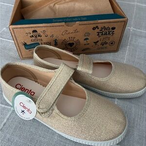 Cienta Shimmering Gold Dress Shoes for Kids